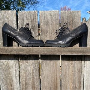 Stuart Weitzman Heeled Oxford w/ Lug Sole 9.5